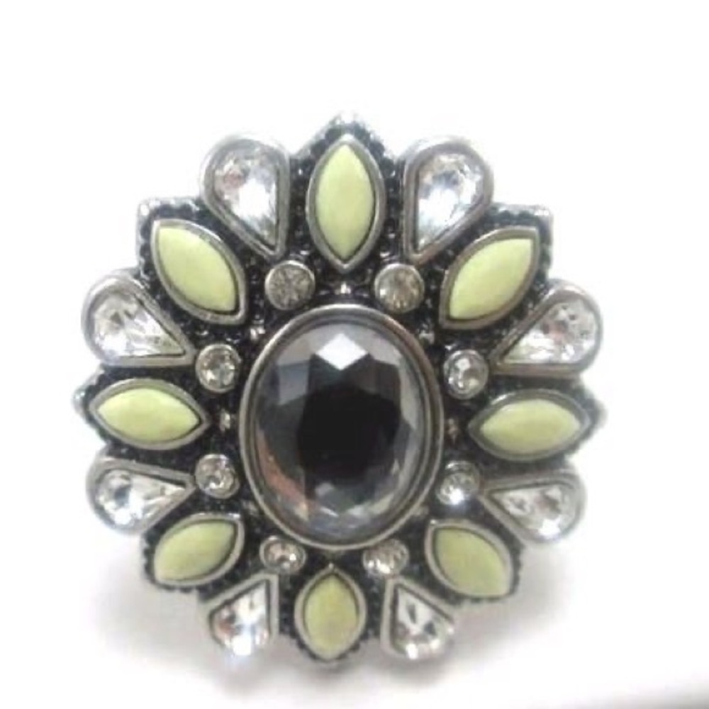 NWT lia sophia “Azalea” ring size 7 GORGEOUS